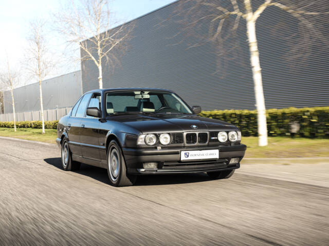 Immagine 1/97 di BMW M5 (1989)