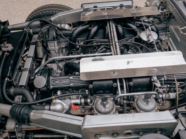 Jaguar E-Type V12 (2+2)