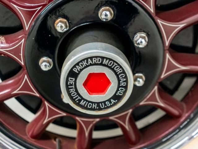 Packard Standard Eight 833