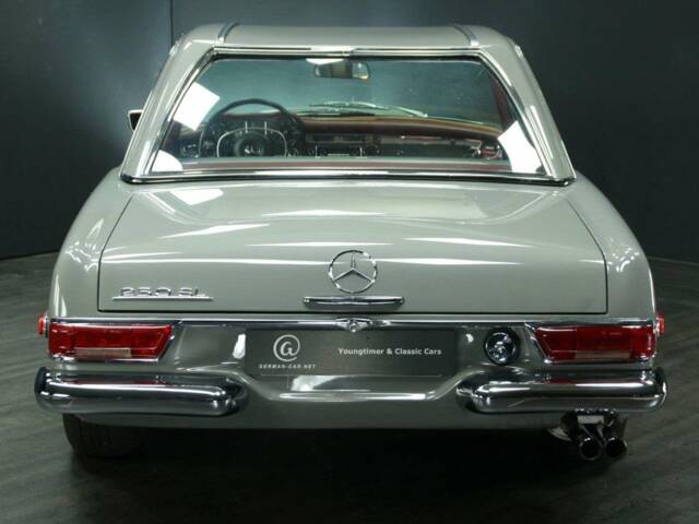 Mercedes-Benz 250 SL