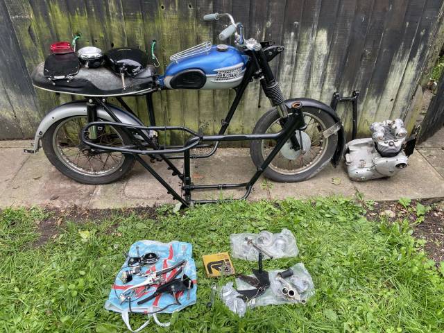 Bild 1/13 von Triumph DUMMY (1959)