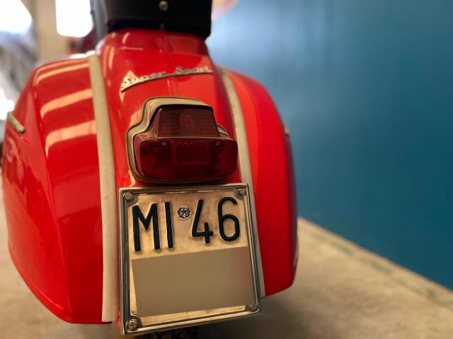 Piaggio Vespa 180 SS