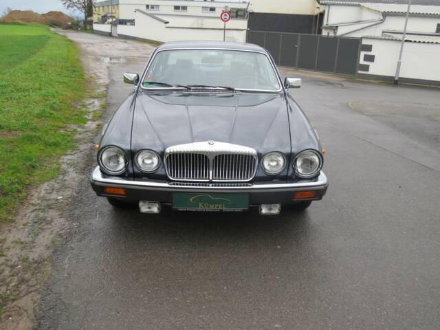 Daimler Double Six