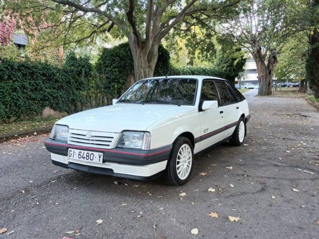 Bild 1/9 von Opel Ascona 2,0 GT/Sport (1987)