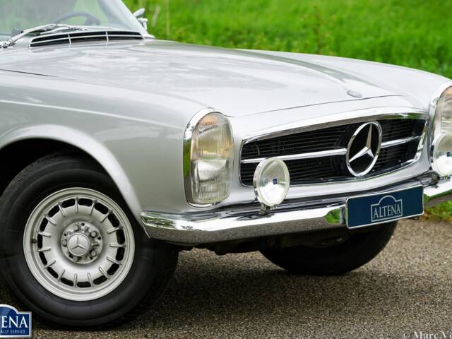 Mercedes-Benz 230 SL