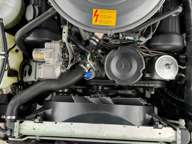 Mercedes-Benz 560 SL