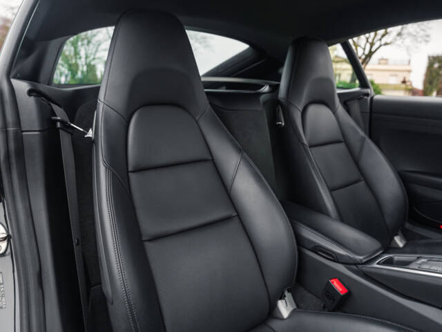 Porsche 718 Cayman T