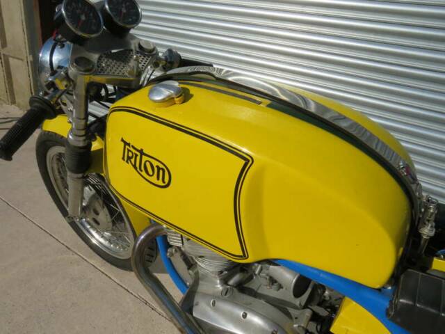Norton Triton 650