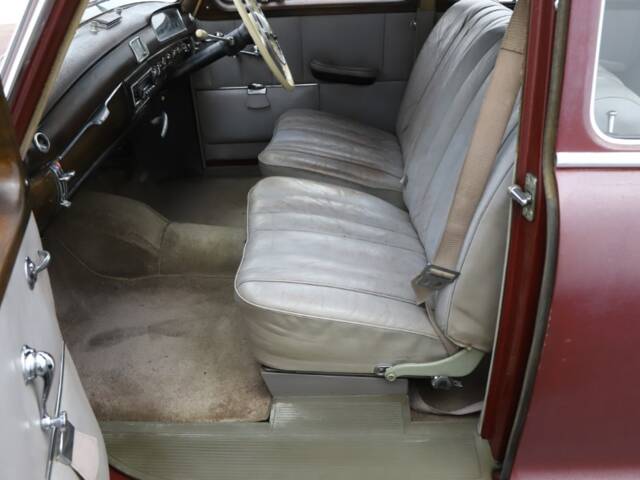 Mercedes-Benz 220 S