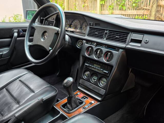 Mercedes-Benz 190 E 2.3-16