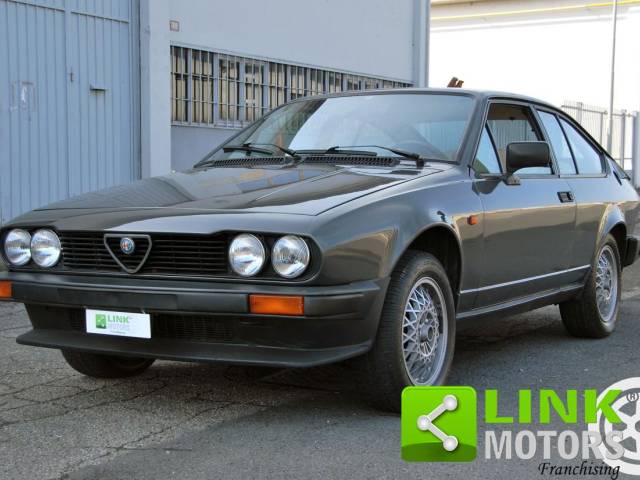 Image 1/10 de Alfa Romeo GTV 2.0 (1981)