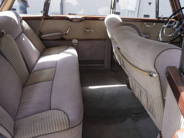 Mercedes-Benz 300 d