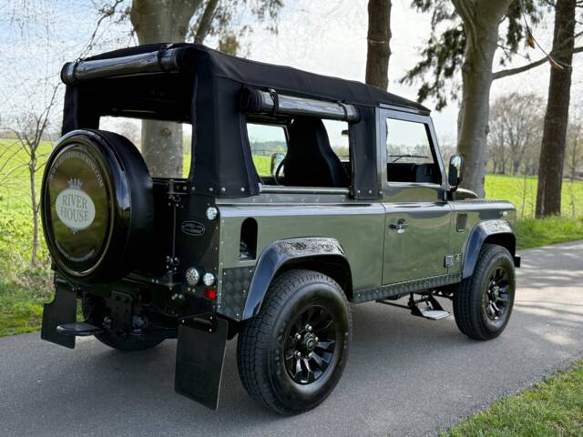Land Rover Defender 90