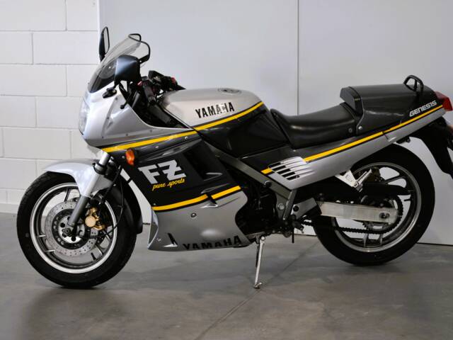 Yamaha FZ 750