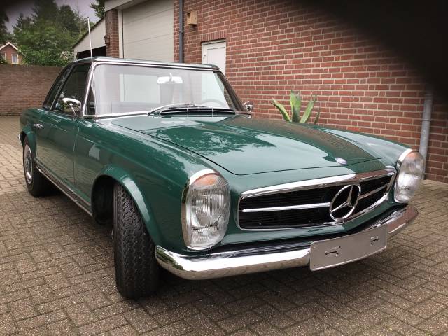 Mercedes-Benz 230 SL