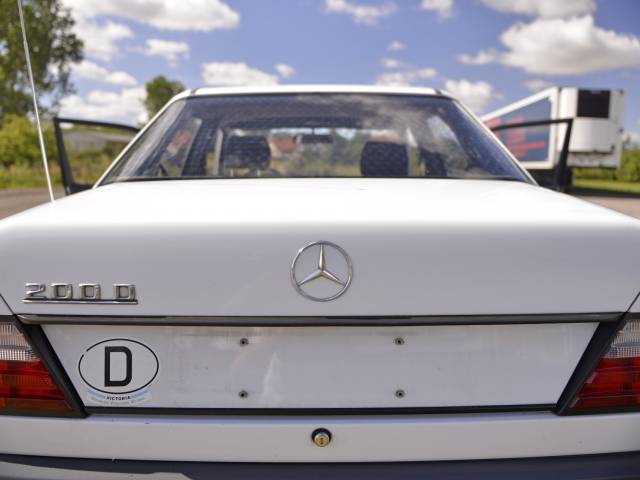 Mercedes-Benz 200 D