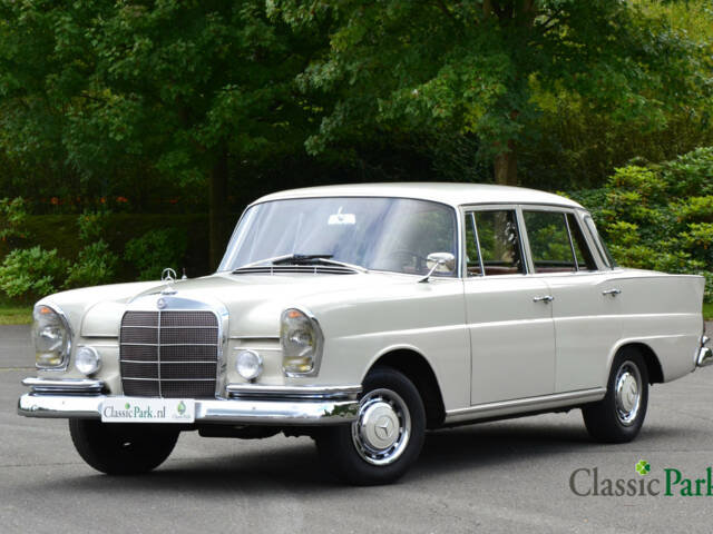 Imagen 1/50 de Mercedes-Benz 200 (1965)