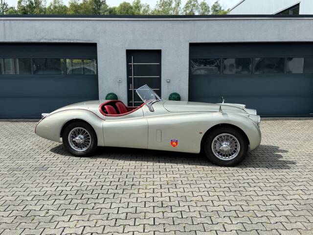 Image 1/17 of Jaguar XK 120 SE OTS (1953)
