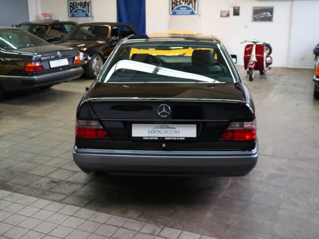 Mercedes-Benz E 320