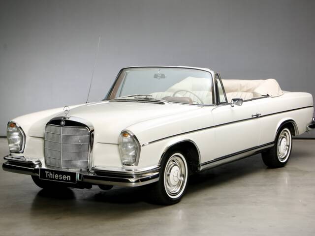 Mercedes-Benz 300 SE