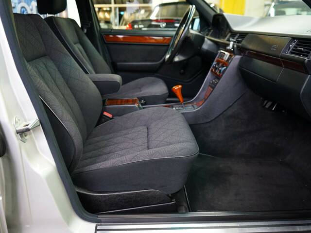 Mercedes-Benz E 220 T