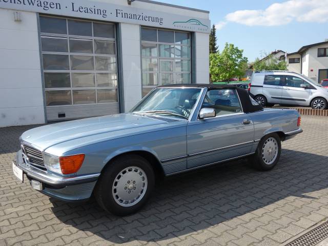 Mercedes-Benz 560 SL