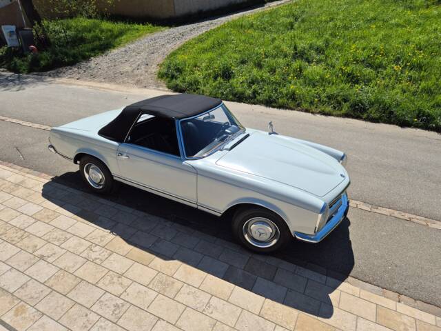 Mercedes-Benz 230 SL