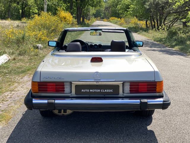 Mercedes-Benz 560 SL