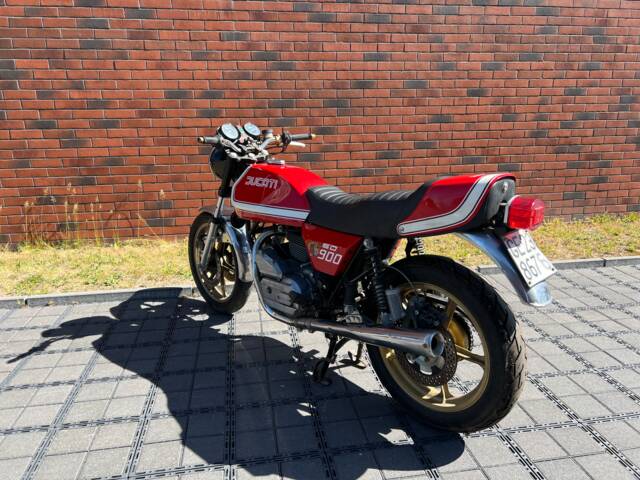 Ducati 900 SS