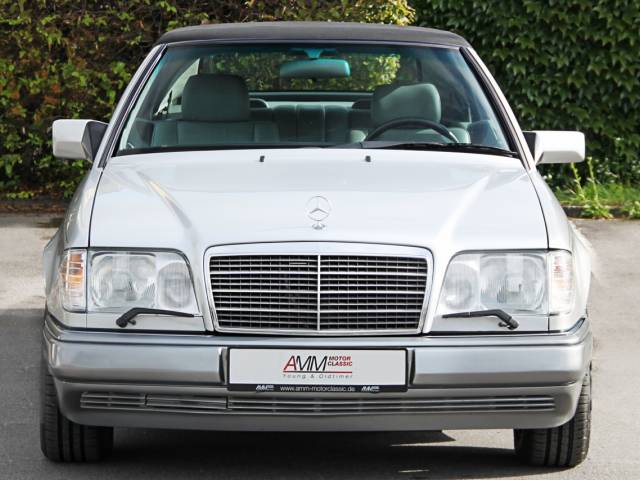 Mercedes-Benz E 320