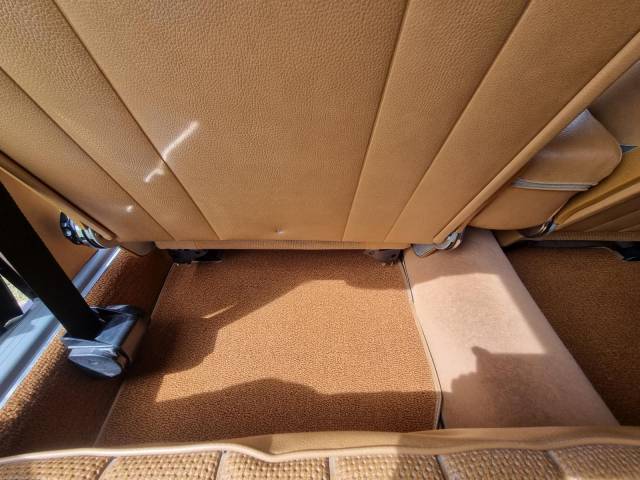 Mercedes-Benz 220