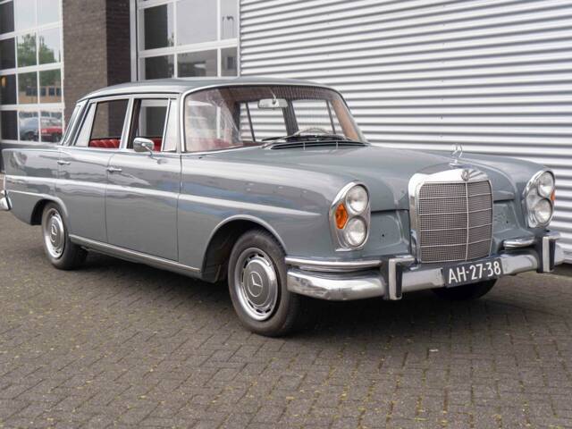 Bild 1/8 von Mercedes-Benz 220 SE b (1962)