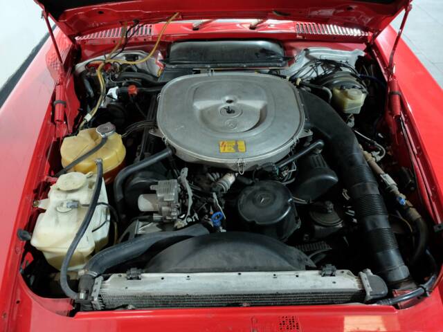 Mercedes-Benz 560 SL