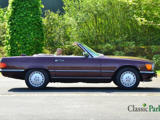 Mercedes-Benz 560 SL