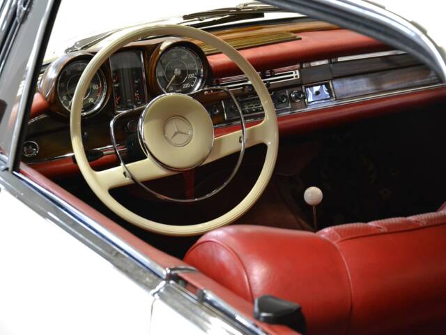 Mercedes-Benz 250 SE