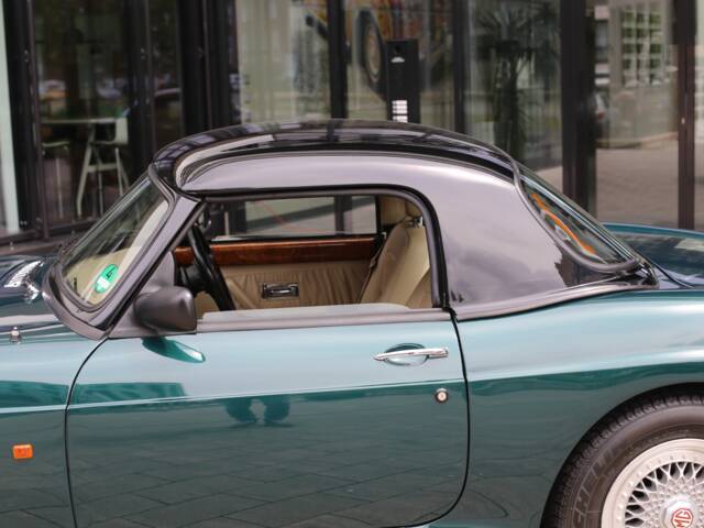 MG RV8