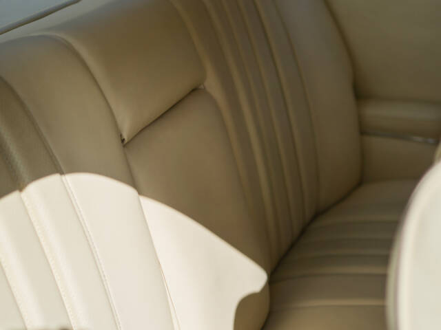 Mercedes-Benz 220 SE b