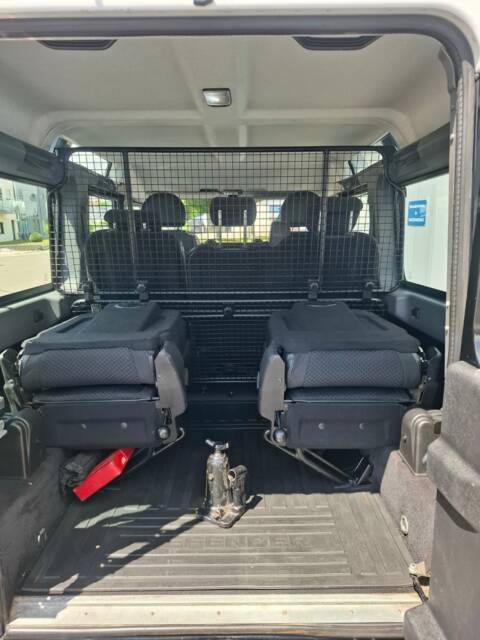 Land Rover Defender 110