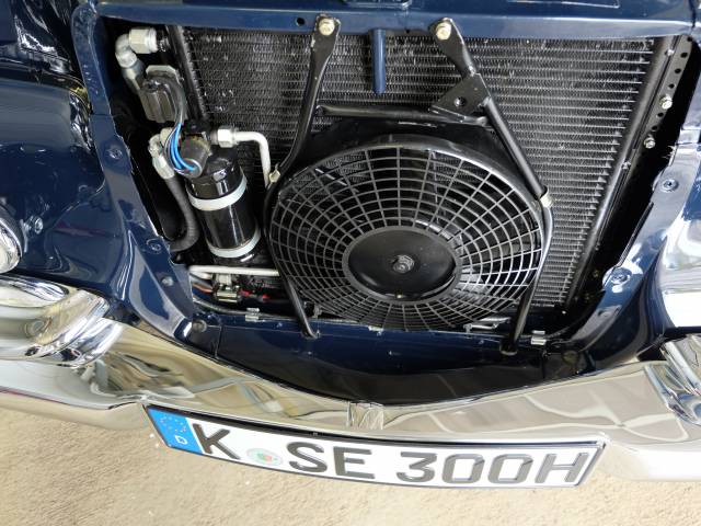 Mercedes-Benz 300 SE