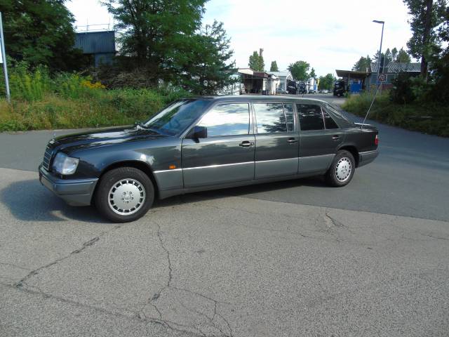 Mercedes-Benz 260 E Lang