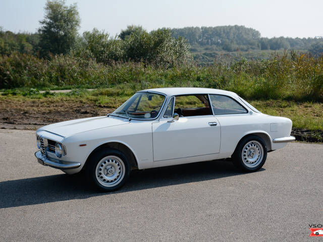 Image 1/20 de Alfa Romeo Giulia 1600 Sprint GT Veloce (1967)