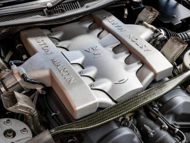Aston Martin V12 Vanquish S