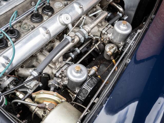 Aston Martin DB 4