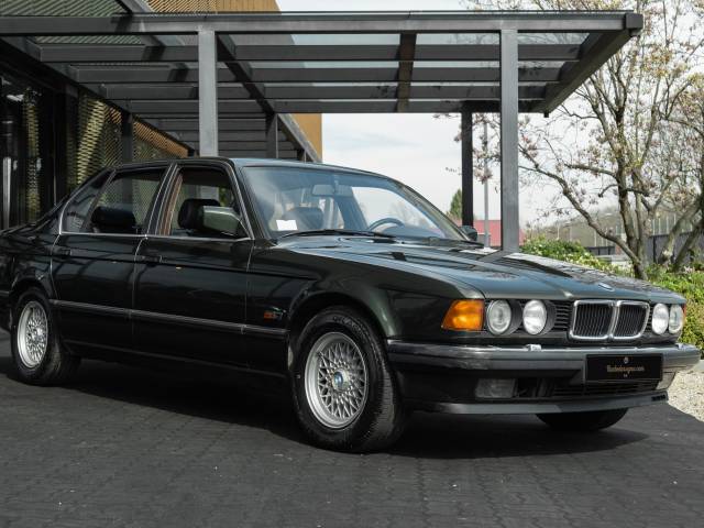 Immagine 1/34 di BMW 750iL (1989)
