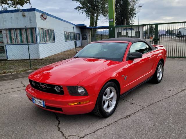 Image 1/22 of Ford Mustang V6 (2005)