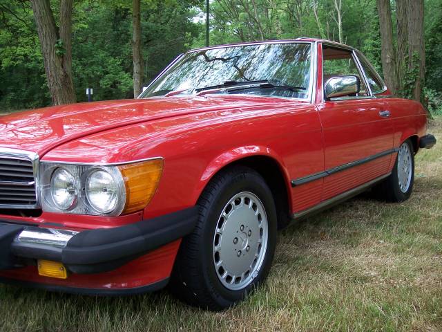 Mercedes-Benz 560 SL