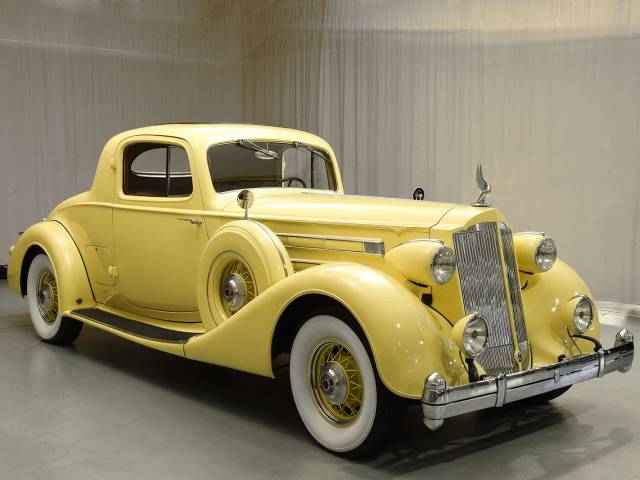 Image 1/11 of Packard Twelve (1936)