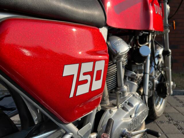 Ducati 750 GT