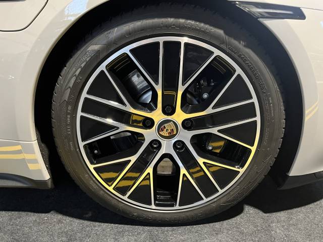 Porsche Taycan GTS Sport Turismo