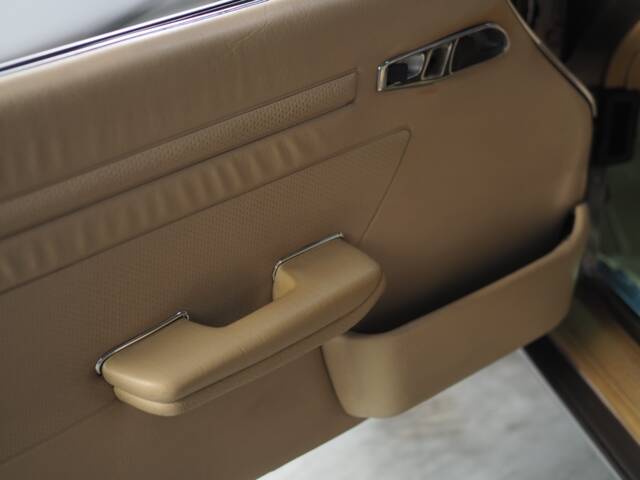 Mercedes-Benz 560 SL